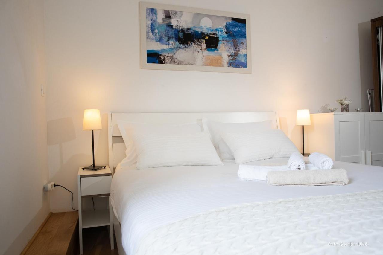 Apartment Carera
